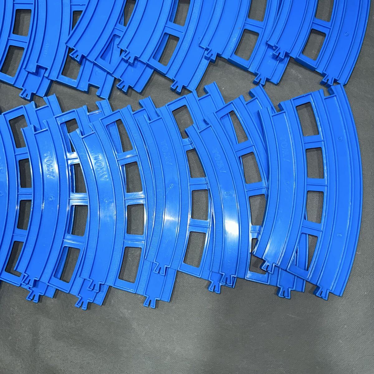 プラレール レール 複線レール 線路 30本 大量まとめ売り 複線直線 10本 複線曲線 20本 TOMY タカラトミー ②80_画像7