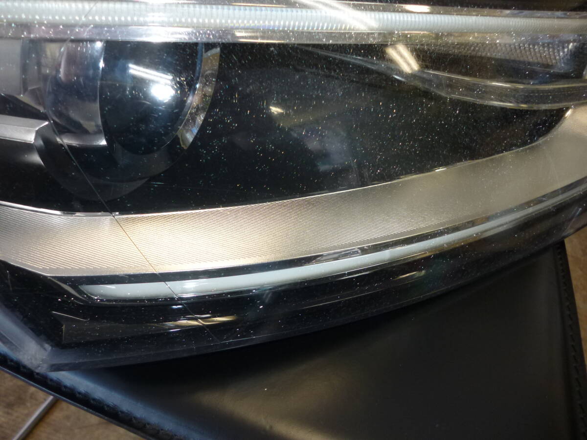 アウディ 　Q3　 8U 　前期　 純正　右 ヘッドライト 　中古品_画像2