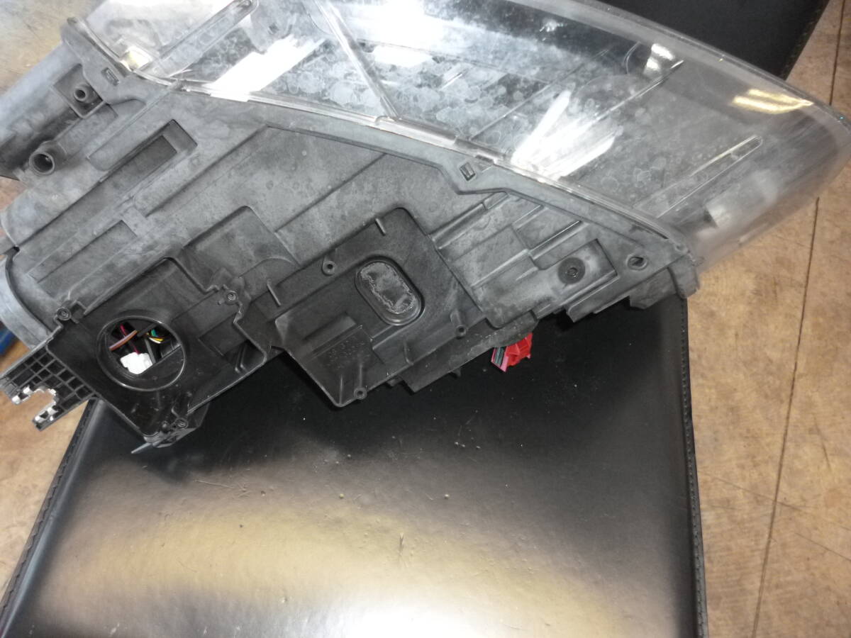 アウディ 　Q3　 8U 　前期　 純正　右 ヘッドライト 　中古品_画像6