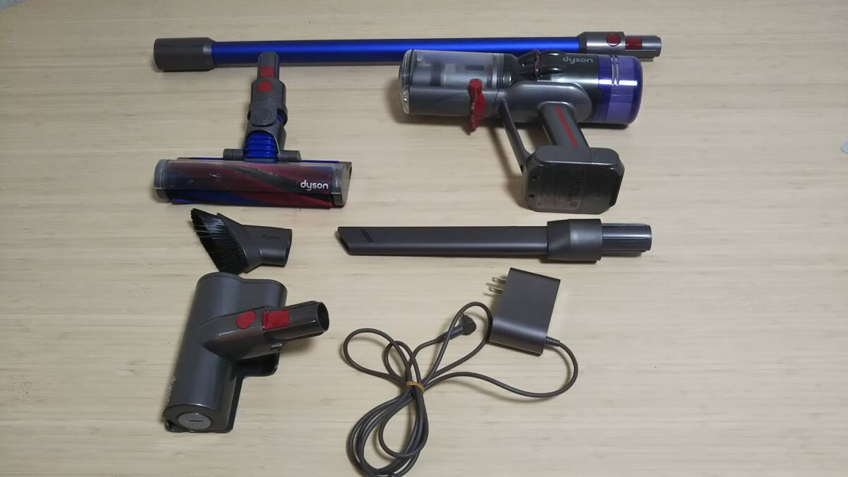 ◇ダイソンフルセット/dyson/SV21/コードレスサイクロン式スティッククリーナー/通電確認済/動作確認済(破損あり)/中古品/GI-5960_画像1