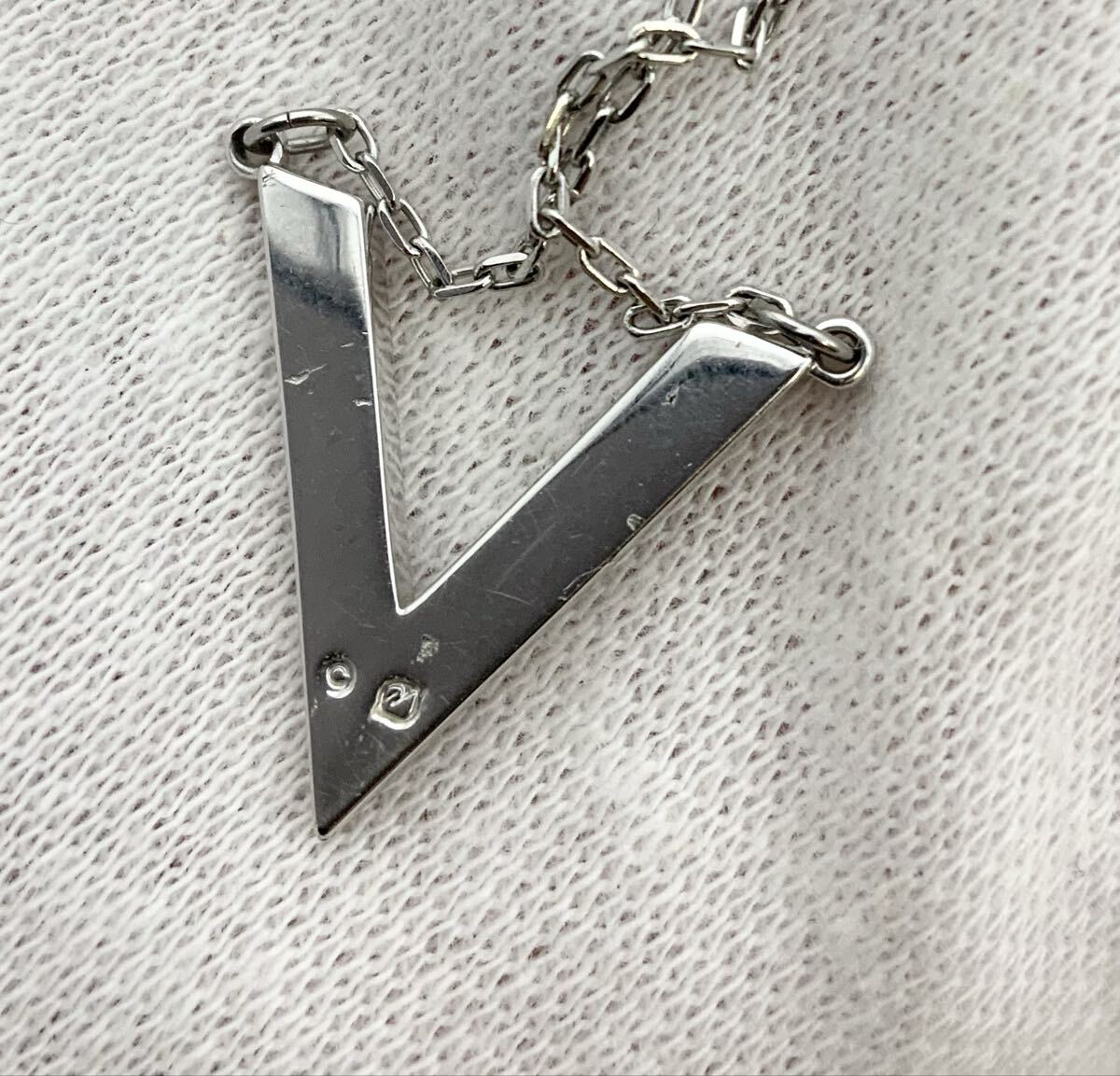 【2】ブランドネックレス2本まとめ出品　スワロフスキー　ポリス　V字型　レディース　シルバー　ボールチェーン　ラインストーン　中古_画像3