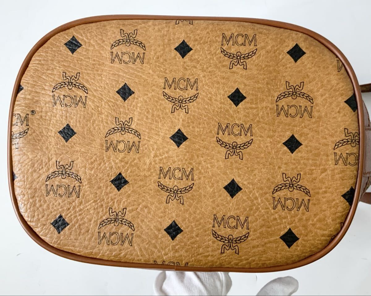 【16】ショルダーバッグ　斜めがけカバン　エムシーエム MCM　ヴィセトス柄　ロゴグラム　巾着型　ブラウン　総柄　レディース　南京錠付き_画像3