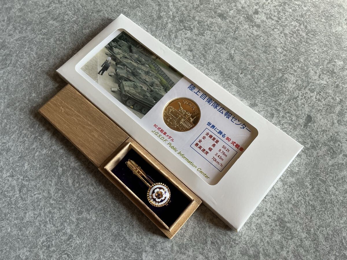 自衛隊　陸上自衛隊　陸上幕僚監部タイピン・90式戦車メダル_画像3