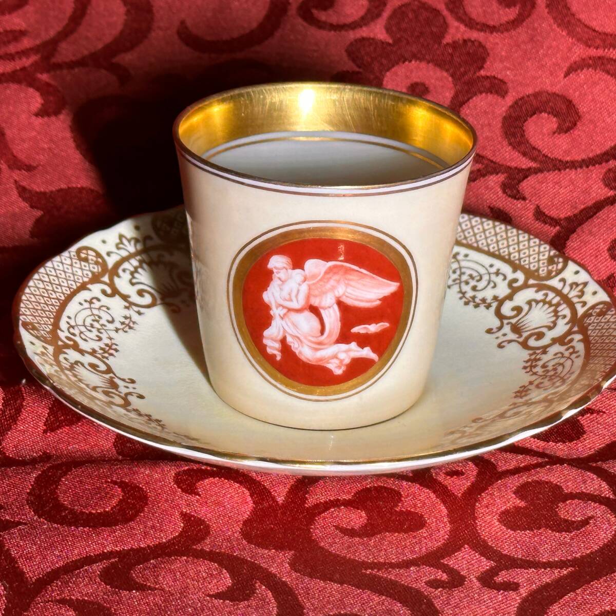 A レア　ロイヤルコペンハーゲン　カップ＆ソーサー、マリアージュ　ハンドペイント　朱色単色の神話図　ミソロジー　ヨーロッパ_画像2