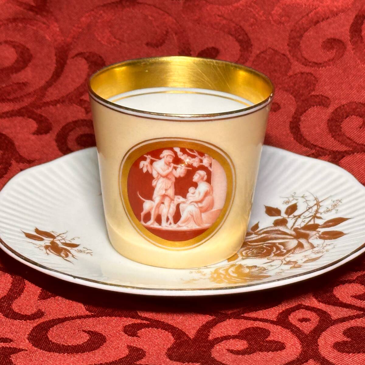 B レア　ロイヤルコペンハーゲン　カップ＆ソーサー、マリアージュ　ハンドペイント　朱色単色の神話図　ミソロジー　ヨーロッパ_画像2