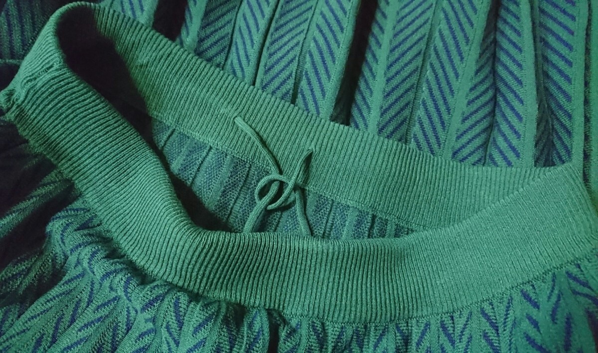 完売★新品タグ【アンティカ】ヘリーボーン総柄★ジャガードニットプリーツスカート★定価6930税込★フリーサイズ 緑 人気 秋冬 未使用_画像9