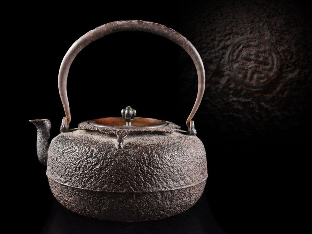 【雲】某有名収集家買取品 金工師造 荒肌鉄瓶 高さ19cm 胴銘 古美術品(金寿亀龍文堂)CY840 COTnbfs NTDrews_画像1