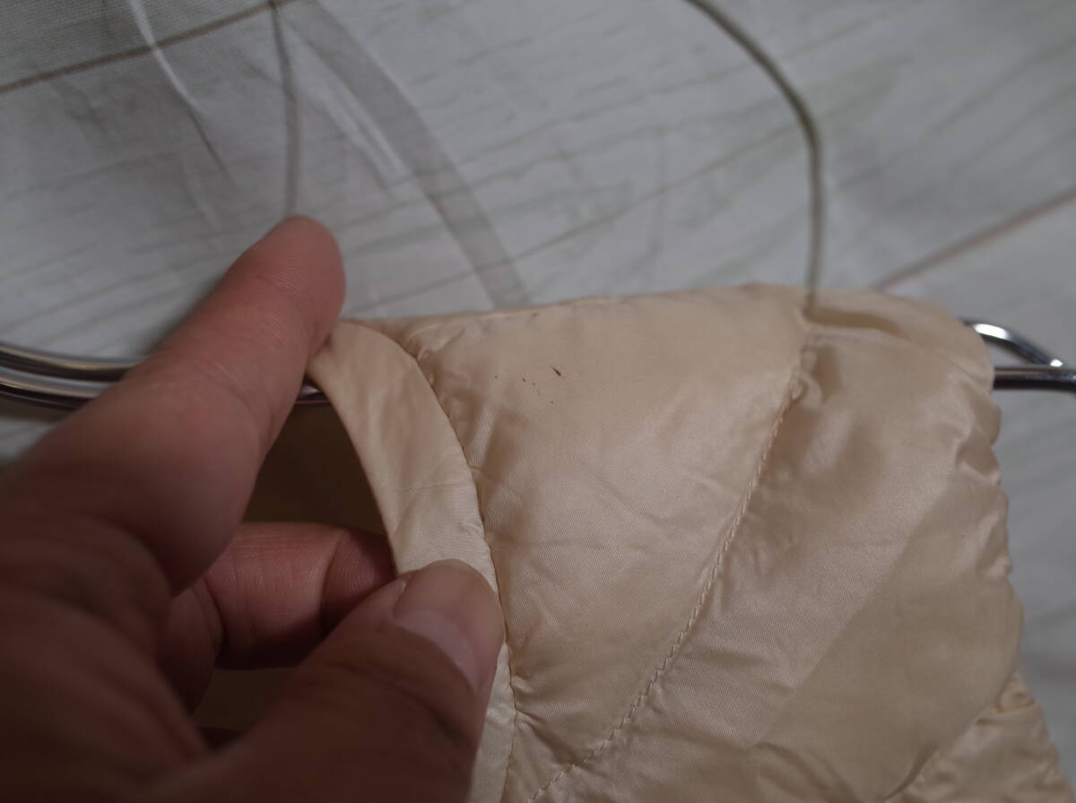 レディース pn253 UNIQLO ユニクロ ウルトラライトダウン ノーカラー ダウンベスト L ベージュ系 インナーダウン_画像3