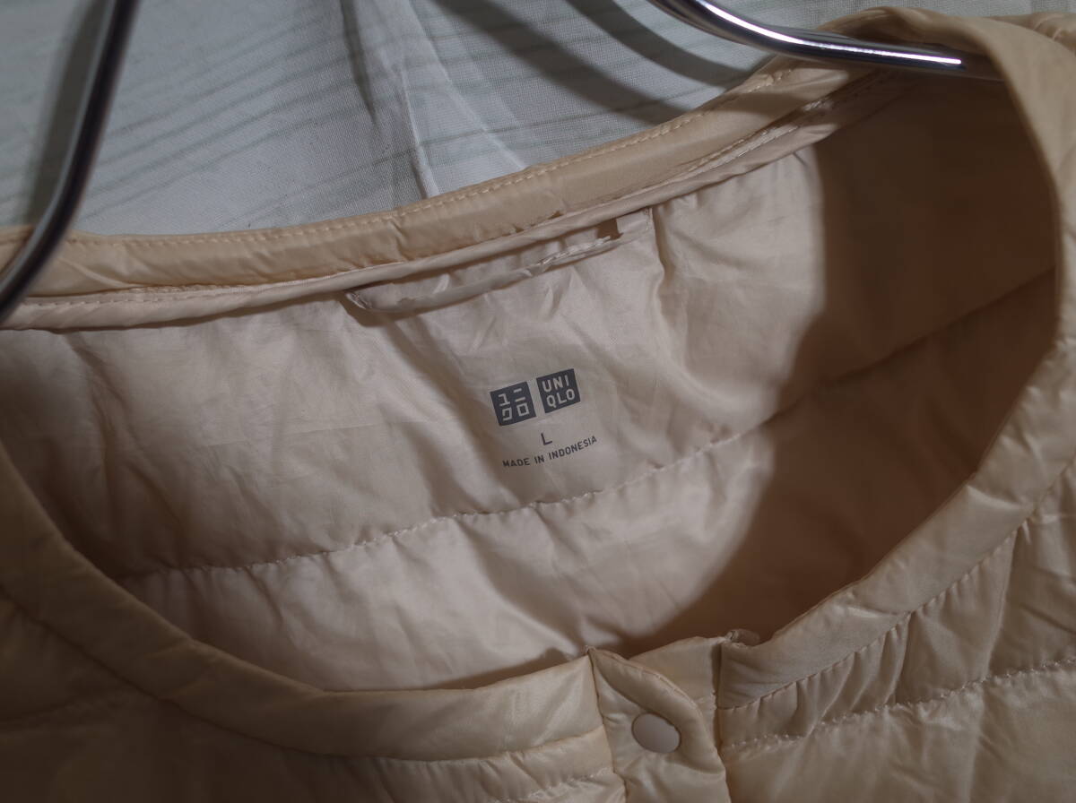レディース pn253 UNIQLO ユニクロ ウルトラライトダウン ノーカラー ダウンベスト L ベージュ系 インナーダウン_画像4