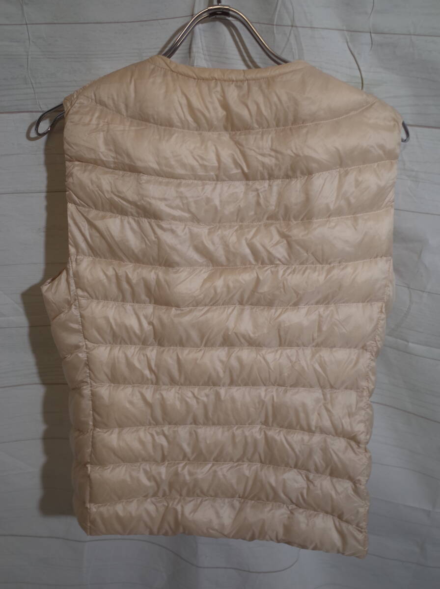 レディース pn253 UNIQLO ユニクロ ウルトラライトダウン ノーカラー ダウンベスト L ベージュ系 インナーダウン_画像2