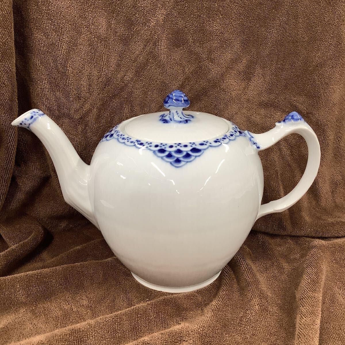 *yu37M*ROYAL COPENHAGEN ( Royal * Copen - -gen) Princess teapot 142/143*