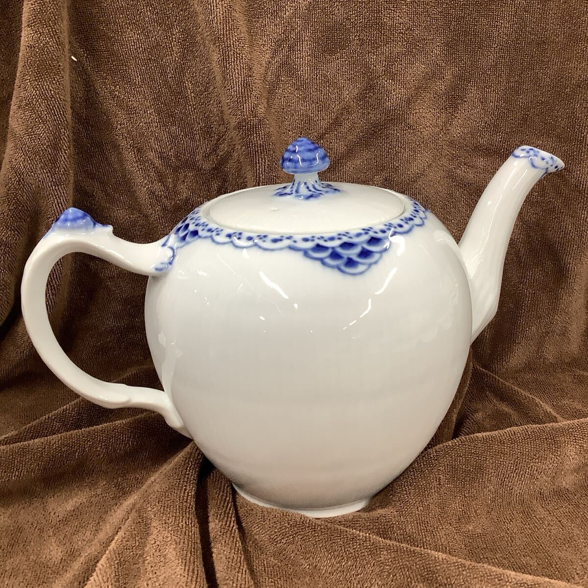 *yu37M*ROYAL COPENHAGEN ( Royal * Copen - -gen) Princess teapot 142/143*