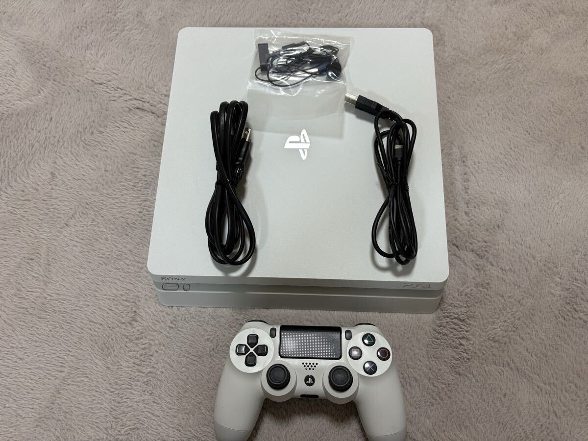ほぼ未使用品　PlayStation4 CUH-2200A ホワイト PS4 ソニーSwitch_画像2