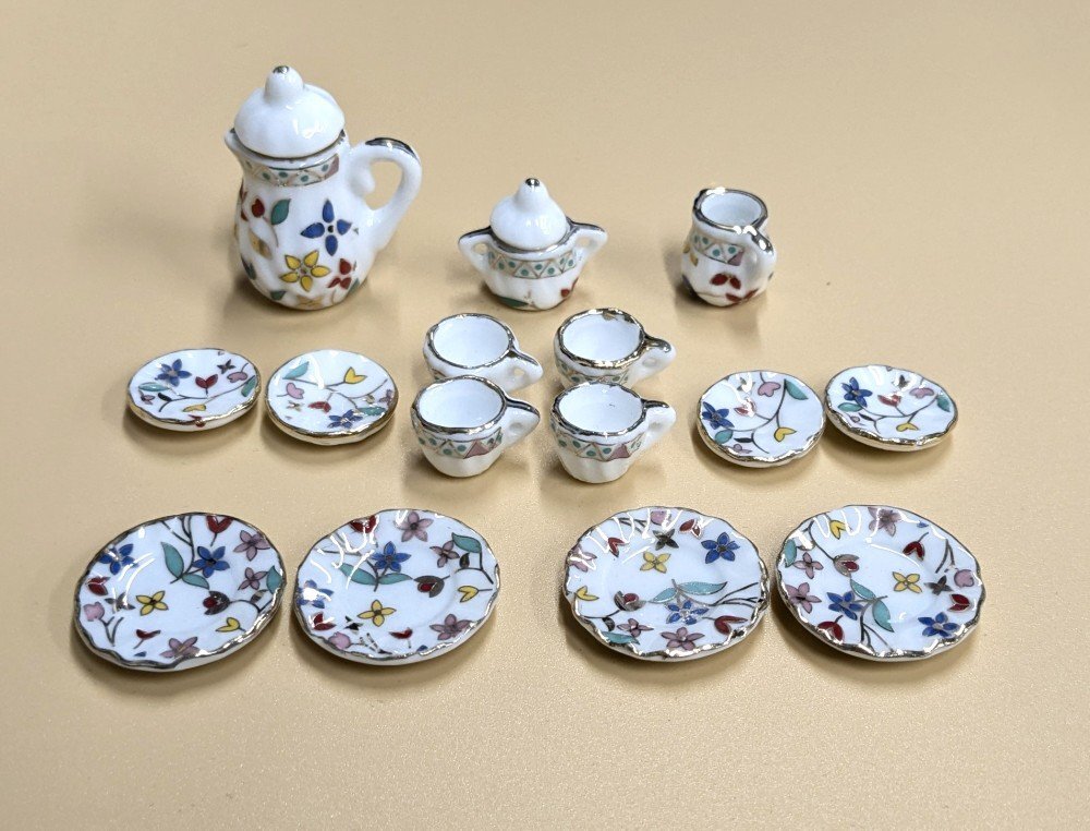 【VAPS_1】ミニチュア ティーセット 1/12スケール 《ブロッサム柄》 ドールハウス 食器 皿 カップ ティーポット 小物 送込_画像2