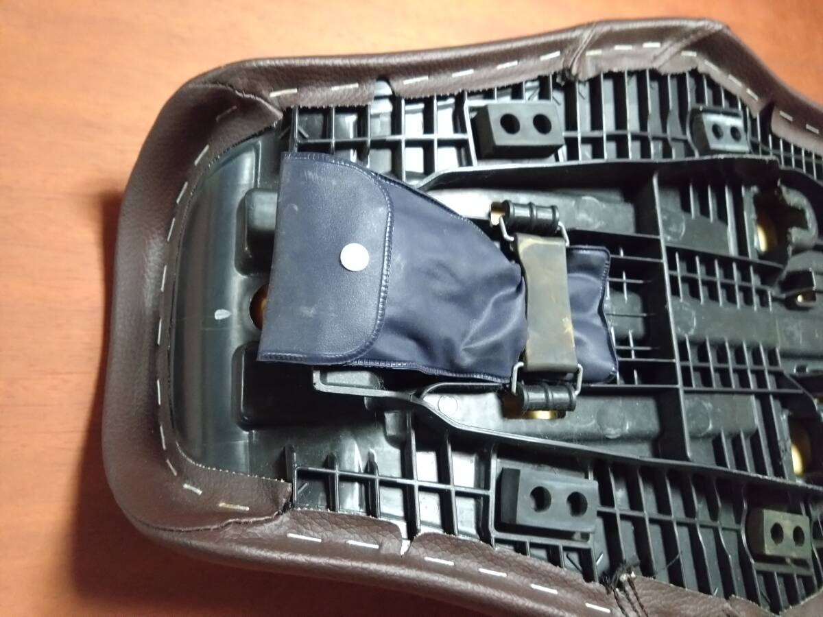 ホンダ GB350 NC59 純正 シート ブラウン 茶色 77200-K0Z-9000 2021年製 車載工具付き!_画像7