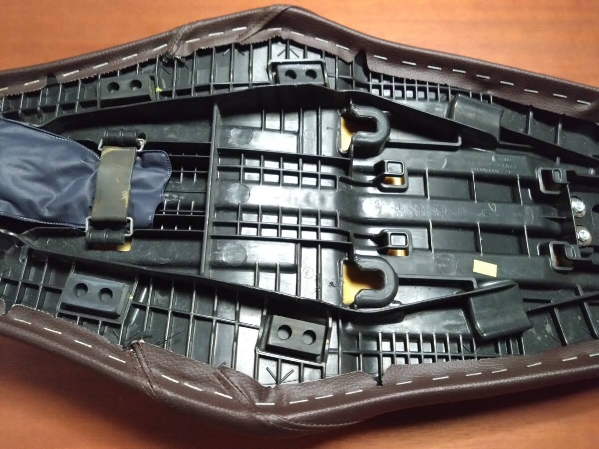 ホンダ GB350 NC59 純正 シート ブラウン 茶色 77200-K0Z-9000 2021年製 車載工具付き!_画像8