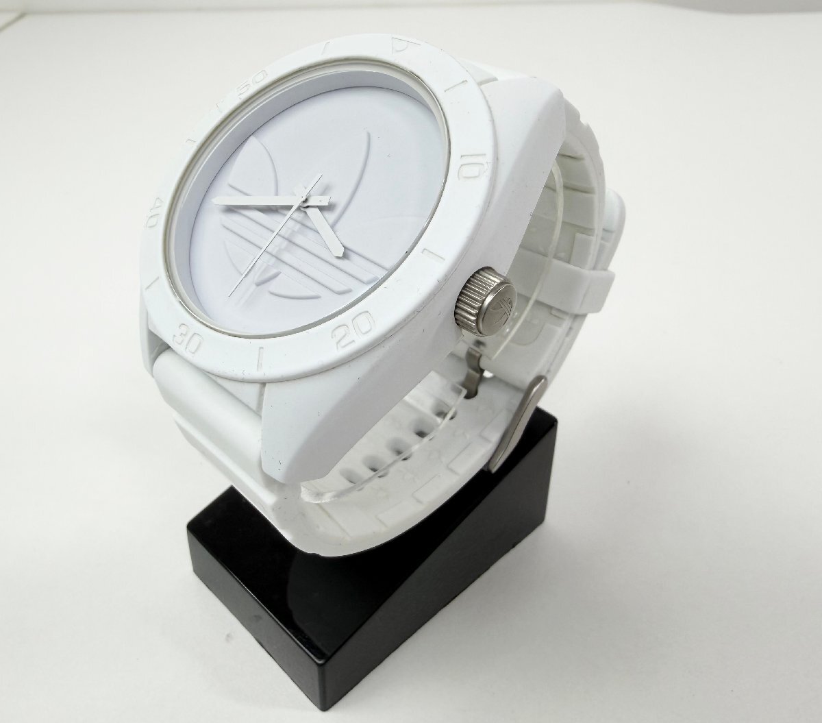 【中古品】 adidas サンティアゴ ADH 2711 661401 アディダス メンズ 腕時計 シリコンラバーベルト アナログ ホワイト st10-206_画像1