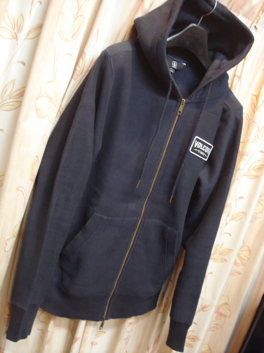 送料無料！ ★　VOLCOM ボルコム とても暖かい厚手生地パーカー！　 綿：70％！ Ｓサイズ！ 濃紺色！　★_画像3
