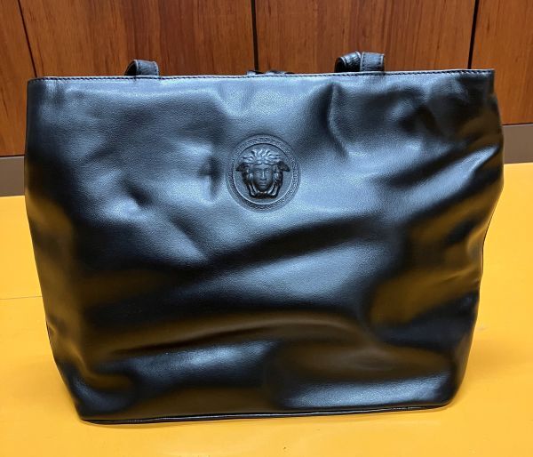 【H416】GIANNI VERSACE ジャンニヴェルサーチ ハンドバッグ レザー 黒 ブラック 鞄 現状品_画像1
