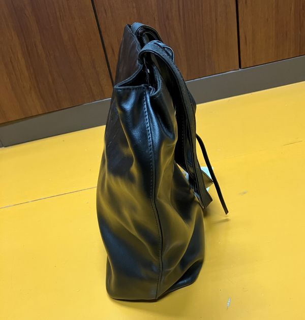 【H416】GIANNI VERSACE ジャンニヴェルサーチ ハンドバッグ レザー 黒 ブラック 鞄 現状品_画像3