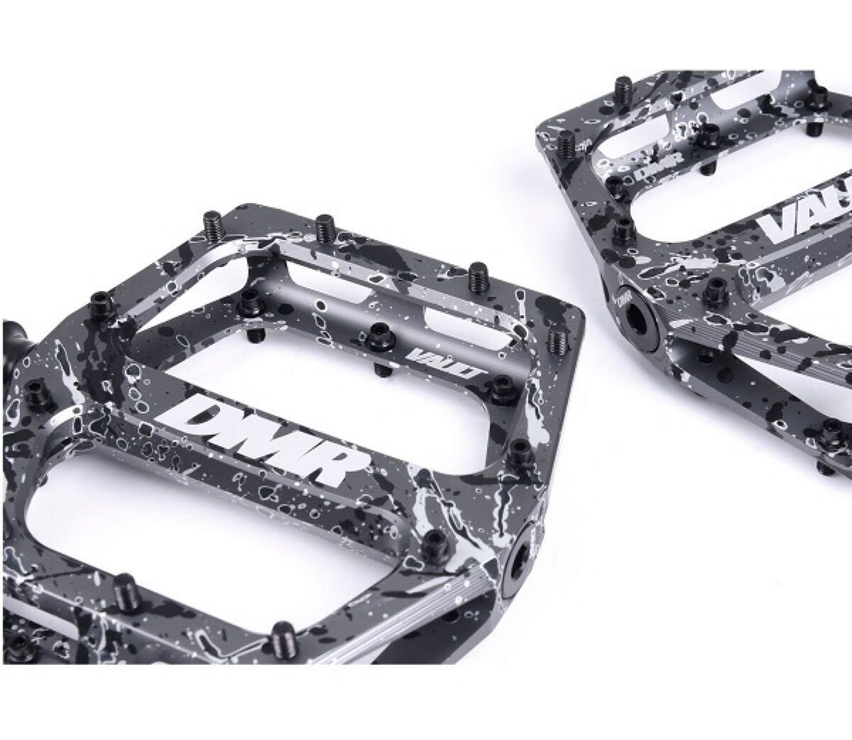 ★希少★ ■DMR VAULT PEDAL SPECIAL EDITION -LIQUID CAMO CAMOGREY 未使用品　カモフラージュ　グレー　 フラットペダル　ダウンヒル_画像2