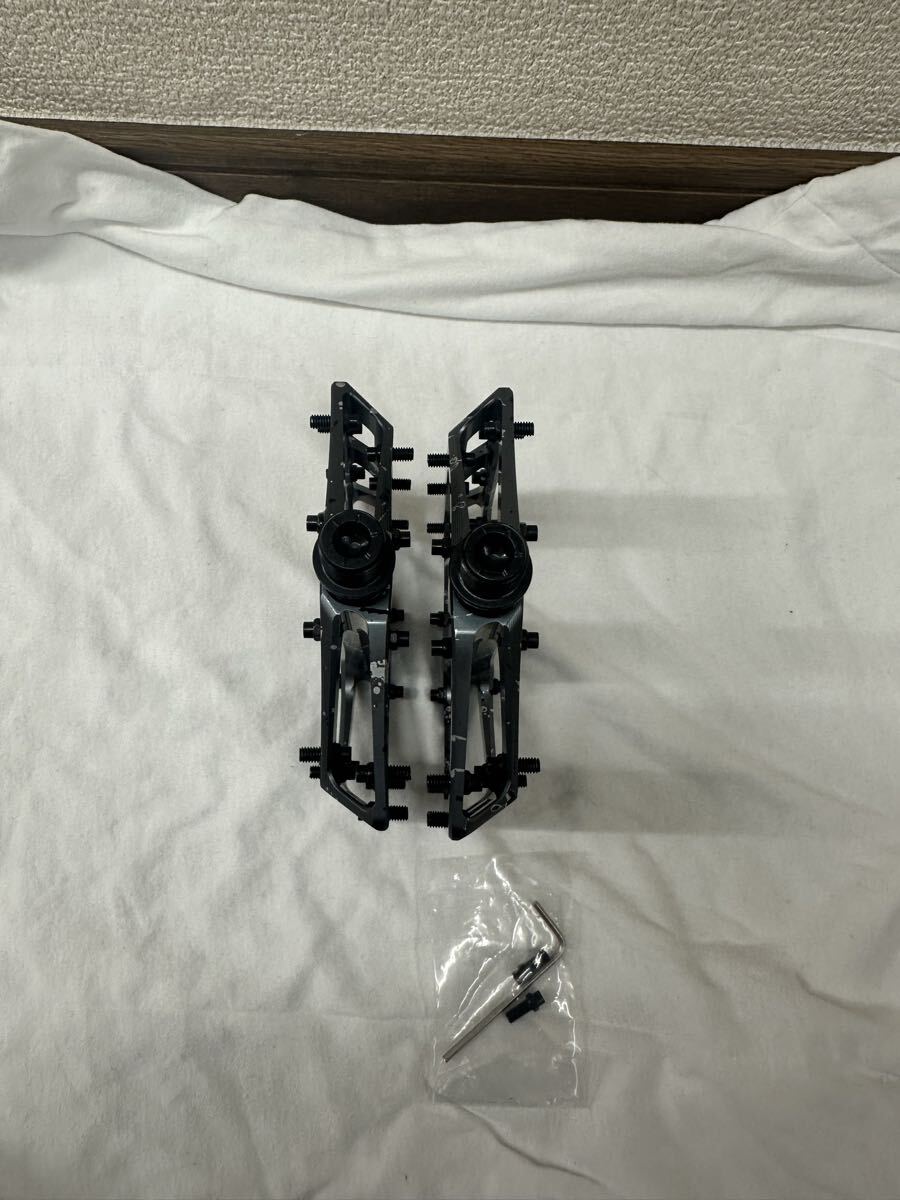 ★希少★ ■DMR VAULT PEDAL SPECIAL EDITION -LIQUID CAMO CAMOGREY 未使用品　カモフラージュ　グレー　 フラットペダル　ダウンヒル_画像6
