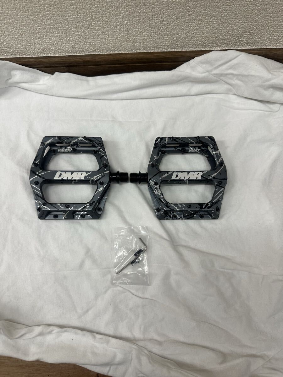 ★希少★ ■DMR VAULT PEDAL SPECIAL EDITION -LIQUID CAMO CAMOGREY 未使用品　カモフラージュ　グレー　 フラットペダル　ダウンヒル_画像7