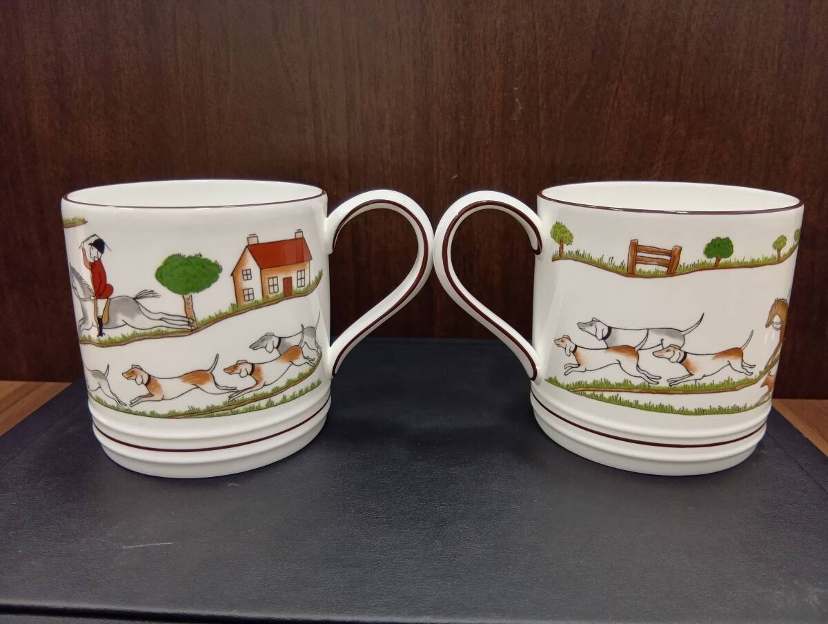14588　洋食器 【WEDGWOOD　ウェッジウッド　ハンティングシーン　マグカップ　同柄/同サイズ　2個セット】　ユーズド品_画像2