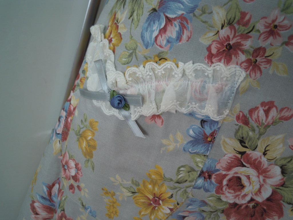 【三】花柄フリルエプロン　ジョワイユ　未使用　綺麗な奥さん_画像4