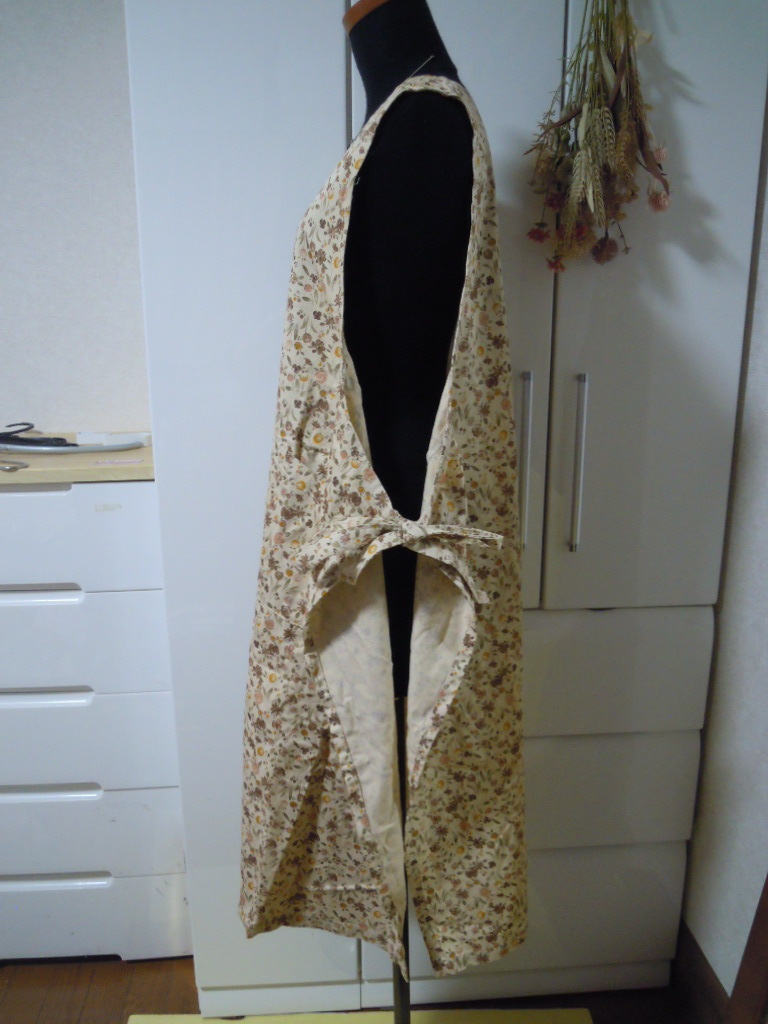 【三】ワンピースエプロン　花柄コットン　めいぷる　ベージュ　太めの方でも細身の方でもOK　着たまま外出GO_画像5