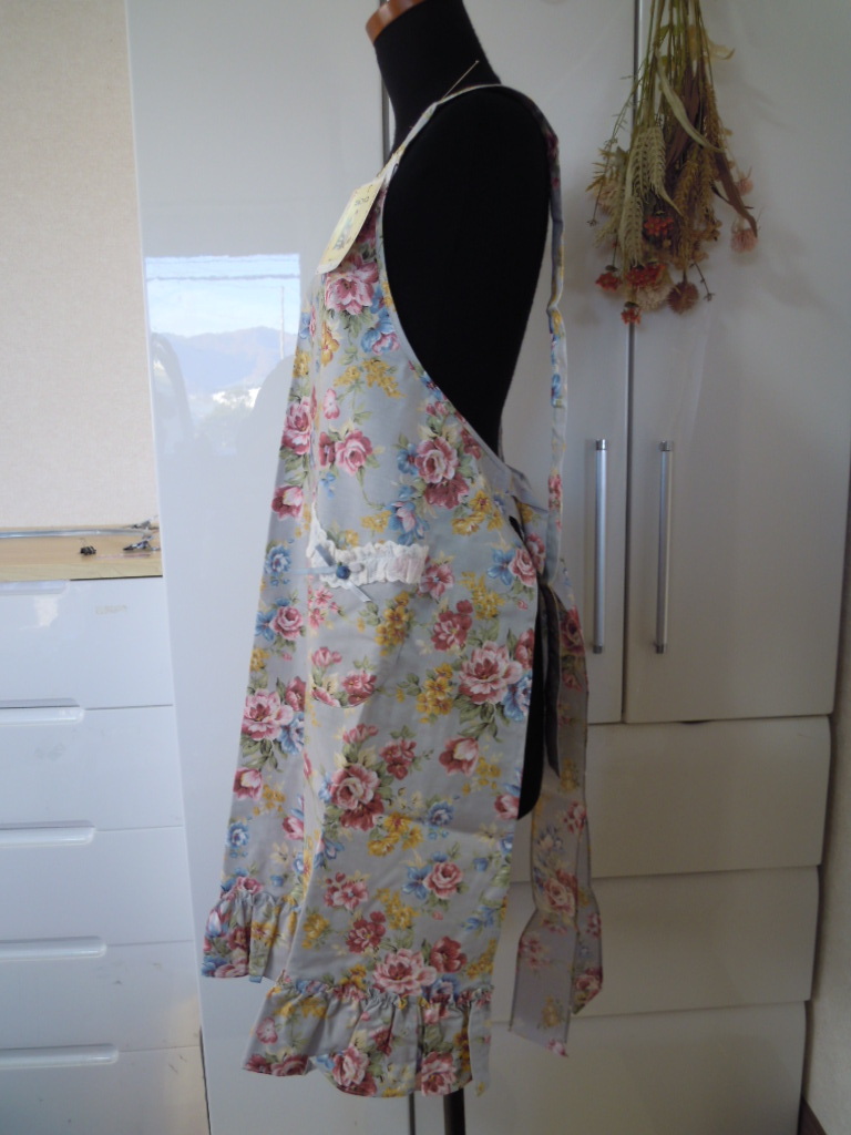 【三】花柄フリルエプロン　ジョワイユ　未使用　綺麗な奥さん_画像5