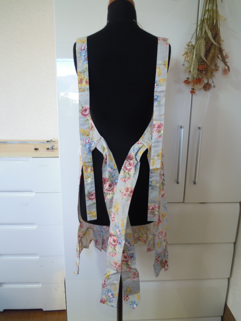 【三】花柄フリルエプロン　ジョワイユ　未使用　綺麗な奥さん_画像6