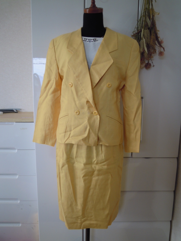 【三】ラピーヌ　マスタードイエロースーツ 9/11　LAPINE BLANCHE　イベントにどうぞ_画像1