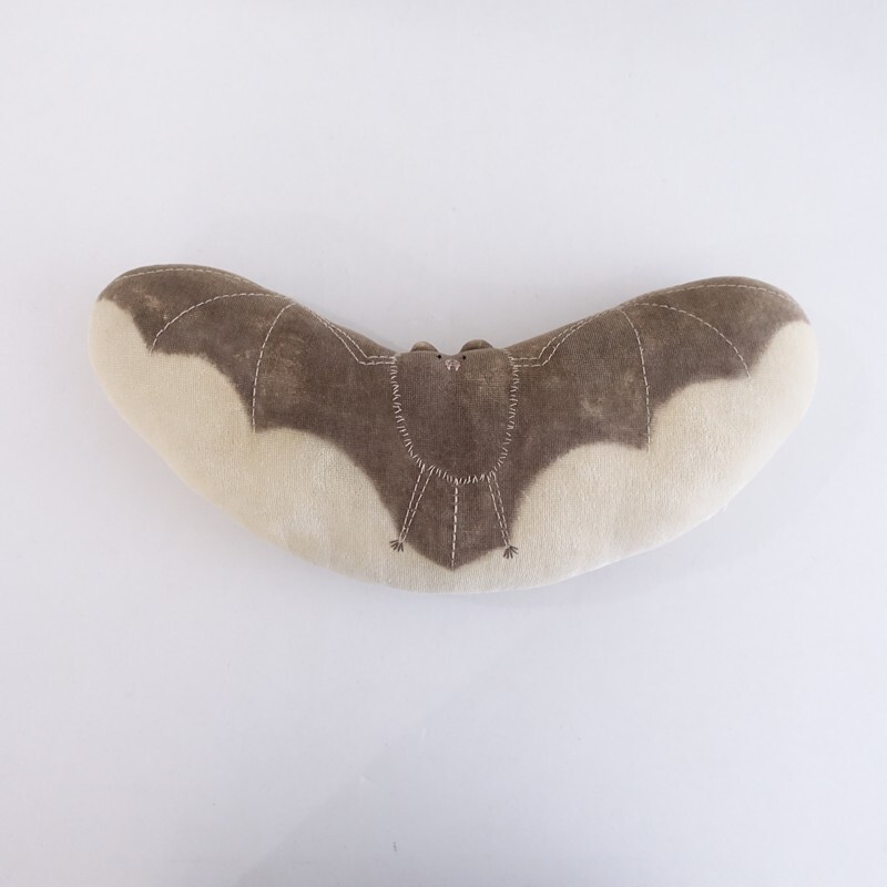 【定価1.7万】トモタケ tomotake *コウモリ クッション*インテリアコットンパイル泥染1025(ac7-2510-239)【31K52】_画像1