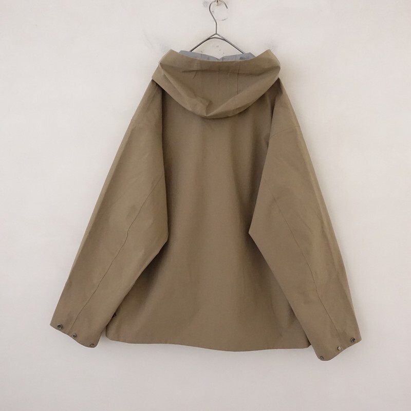 【美品】デサント DESCENTE *フーディシェルジャケット*ラミネート加工止水ジップビッグポケット(jk2-2510-642)【91K52】_画像2