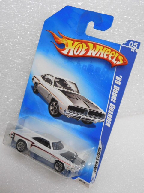★　ホットウィール　★　HOTWHEELS　★　MUSCLE　MANIA　★　69　ダッジ　チャージャー　白　★　69　DODGE　CHARGER　　_画像3