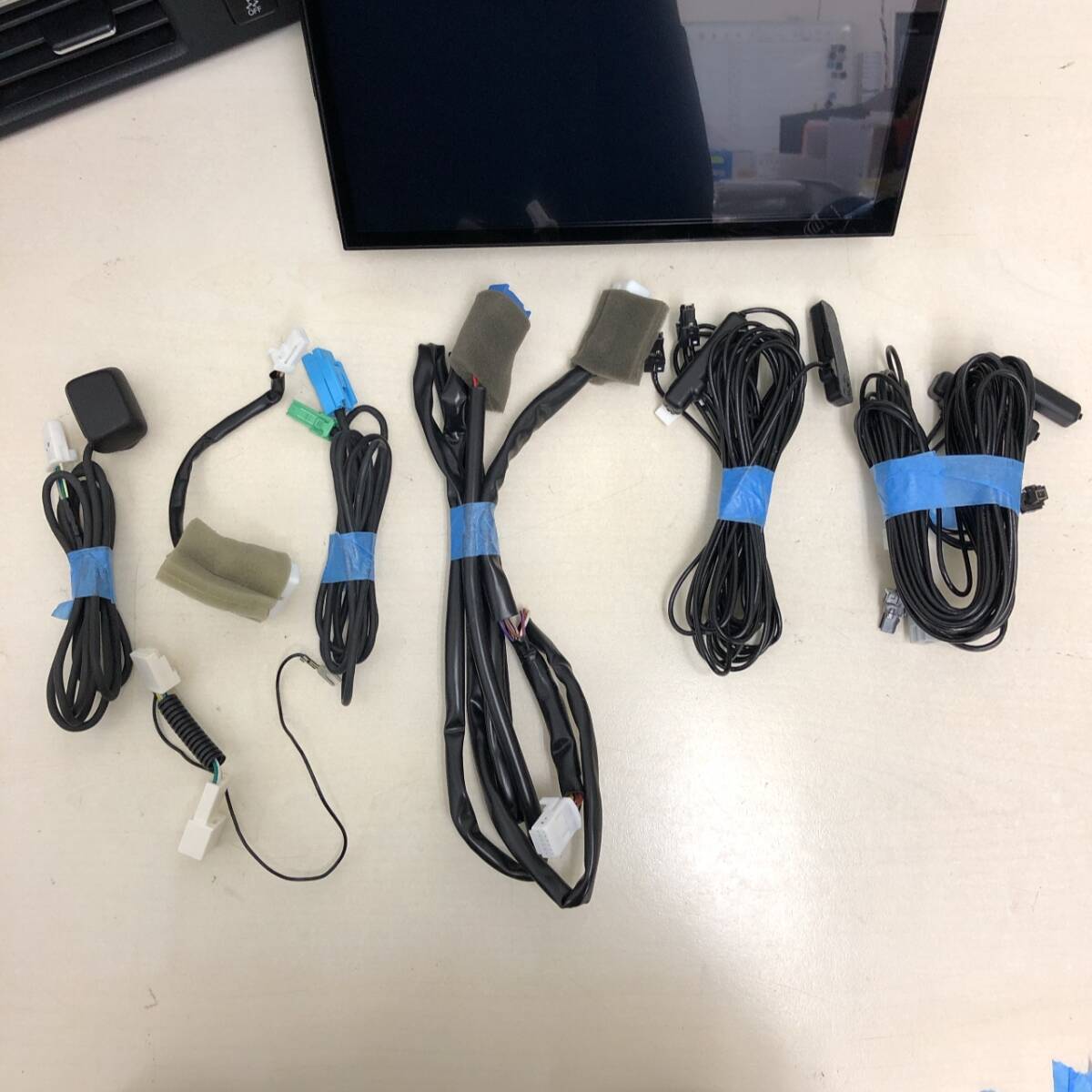 C1393 売り切り! トヨタ純正10インチナビ NSZN-Z68T 地図2023年 フェイスパネル付 80系ヴォクシー ノア 動作確認済 セキュリティロック品_画像7