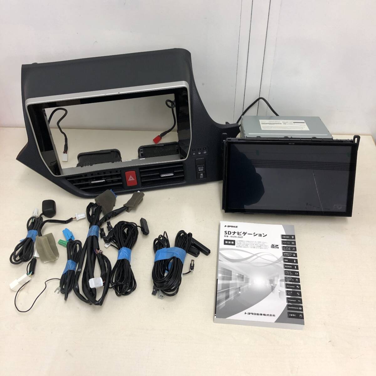 C1393 売り切り! トヨタ純正10インチナビ NSZN-Z68T 地図2023年 フェイスパネル付 80系ヴォクシー ノア 動作確認済 セキュリティロック品_画像8