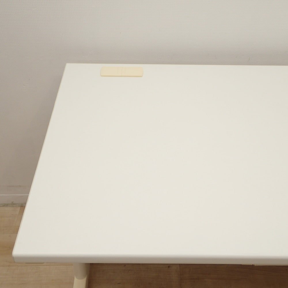 オフィスコム 片袖デスク ホワイト W1400 D700 H700 事務机 オフィスデスク パソコンデスク 片袖机 配線口 鍵無 KK19310 中古オフィス家具_画像4