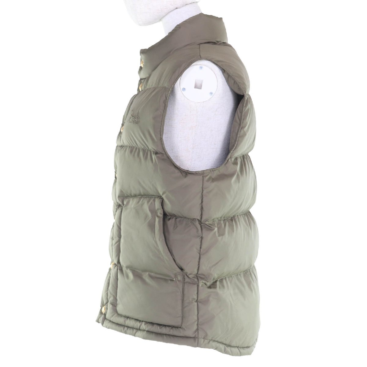 美品◇CELINE セリーヌ 2W396880N ロゴ刺繍・金ボタン付 ダウンベスト カーキ 36 ハンガー・ガーメント付 イタリア製 正規品 レディース_画像2