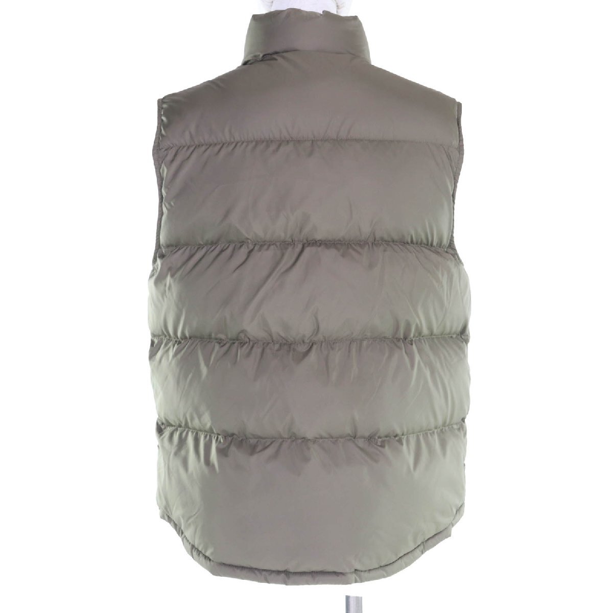 美品◇CELINE セリーヌ 2W396880N ロゴ刺繍・金ボタン付 ダウンベスト カーキ 36 ハンガー・ガーメント付 イタリア製 正規品 レディース_画像3