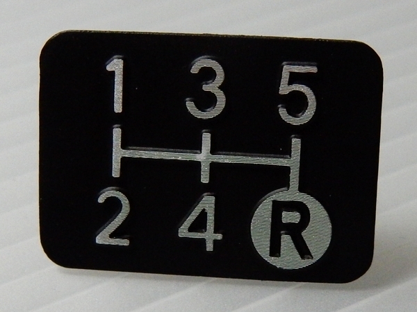 Tuningfan ダイヤカット シフトパターン プレート 5MT 5速マニュアル車用 SPP-K501 精密 立体感 プレス金型 車検 エンブレム ステッカー_画像8