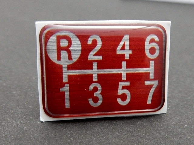 Tuningfan シフトパターン エンブレム レッド 左上R 7MT車用 赤 7速 SPE-R701 ドルフィン プロフィア ギガ スーパー グレート UDクオン_画像4
