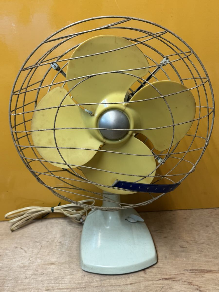 東芝 扇風機 4枚羽 FAN-DIA 30CM アンティーク　現状品　ジャンク_画像1