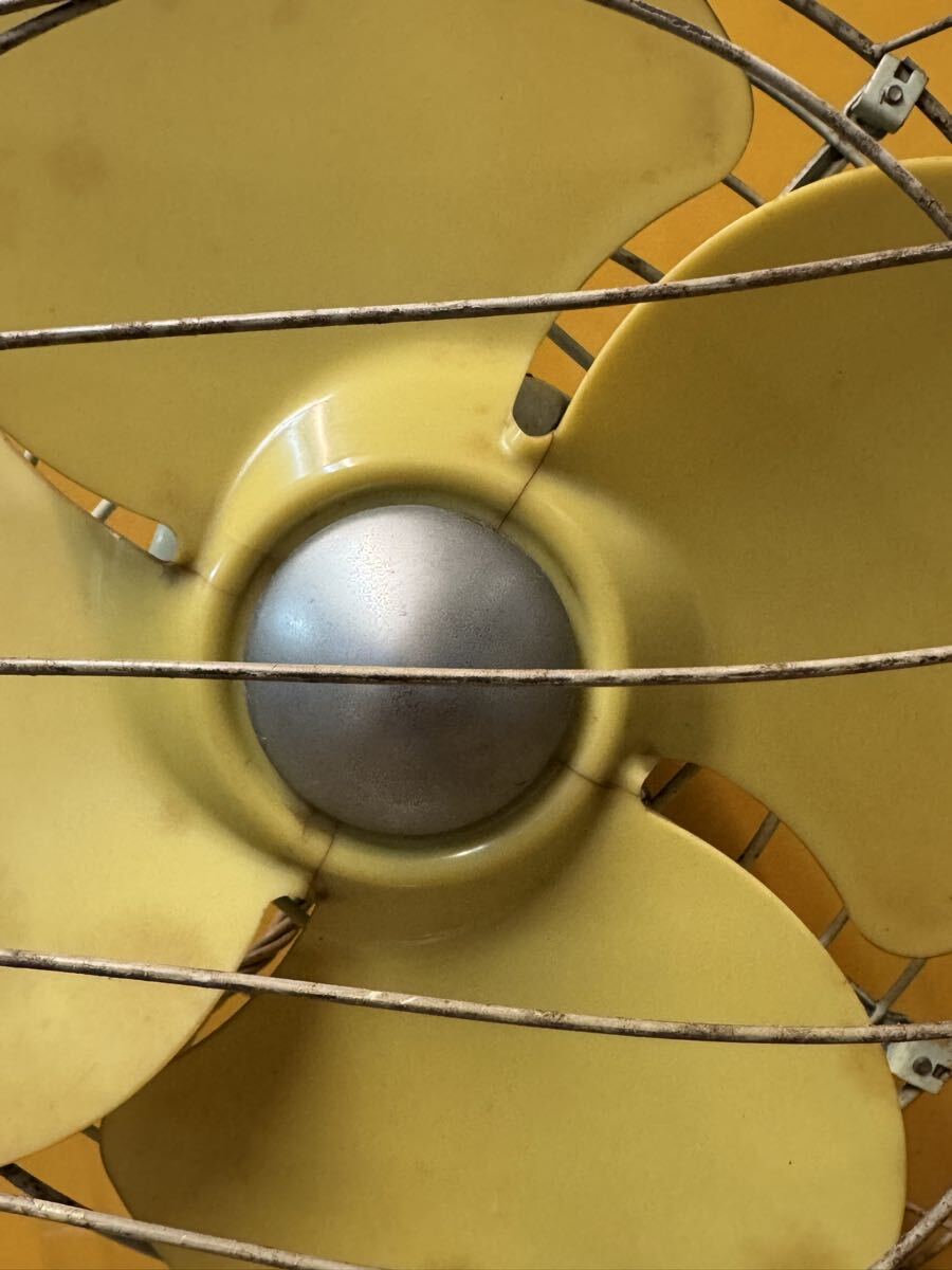 東芝 扇風機 4枚羽 FAN-DIA 30CM アンティーク　現状品　ジャンク_画像2