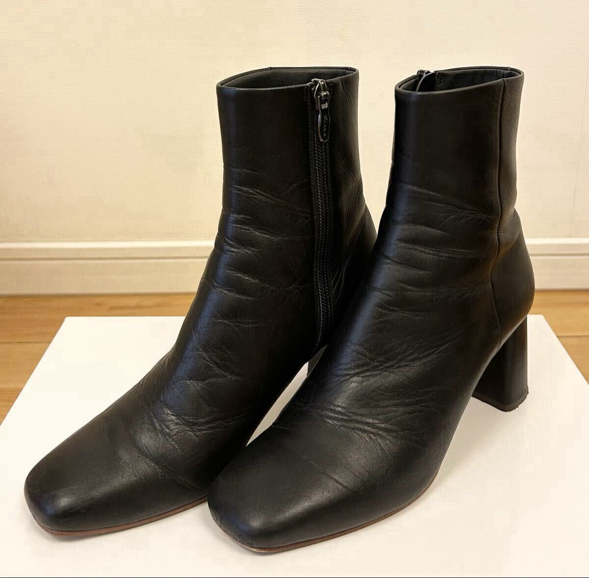 ダイアナ★ショートブーツ 黒 ブラック 22.5センチ スクエア 太ヒール 定番 レディース 靴 本革 レザー_画像1