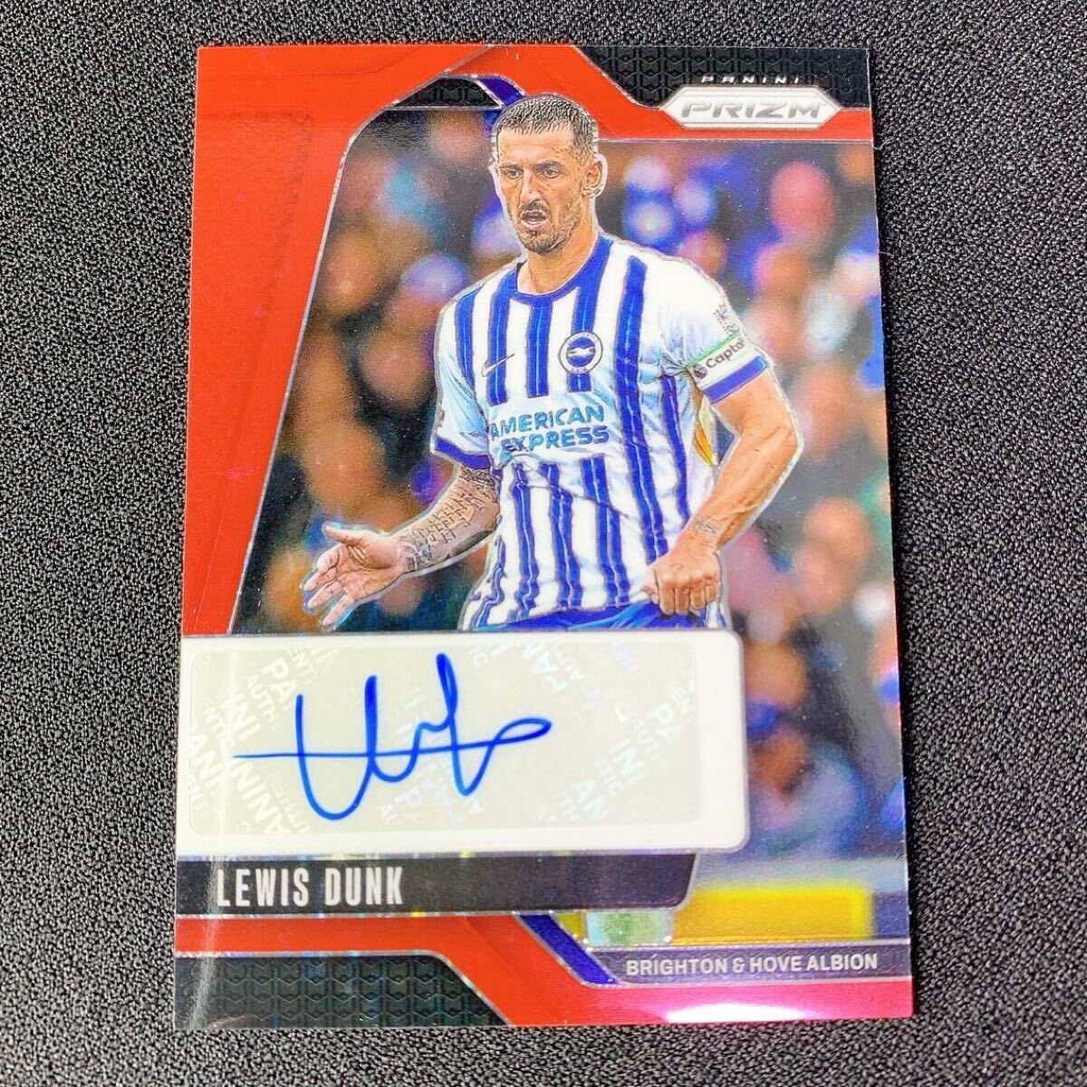 1円スタート!【ルイス・ダンク】 直筆サインカード Auto Brighton ブライトン panini prism RED パラレル_画像1