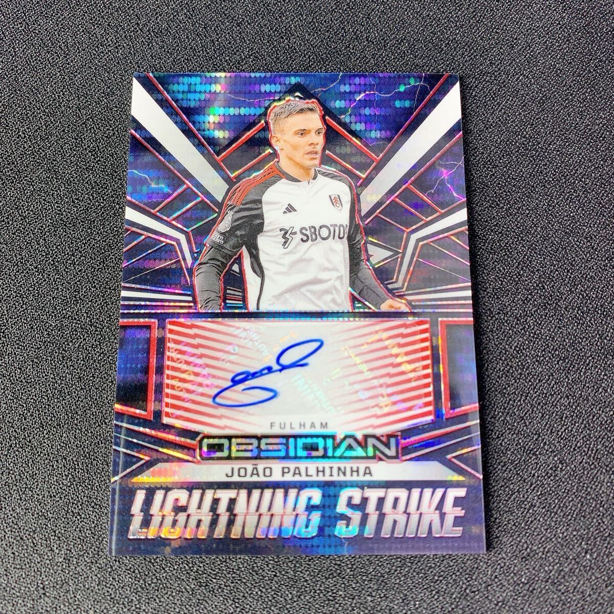 1円スタート【ジョアン・パリーニャ】 49シリ　直筆サインカード　フラム　 Auto Panini Obsidian Lightning Strike Prizm プレミアリーグ_画像1