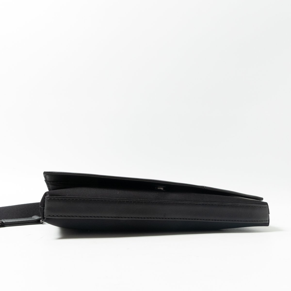 CK Calvin Klein カルバンクライン ショルダーバッグ クラッチバッグ ブラック 黒 2way マグネット開閉 ブランドロゴ シンプル かばん 鞄_画像5