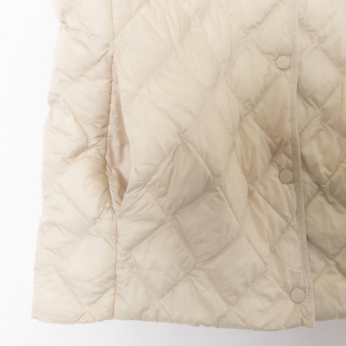 UNIQLO ユニクロ ウォームパデッドキルティングベスト Sサイズ 211-450451 ナイロン ポリ アイボリー系 ポケッタブル 軽量 秋冬 レディース_画像3